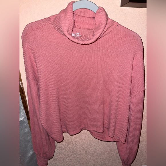 Hollister Tops - NWOT Woman’s Hollister Crop top turtleneck